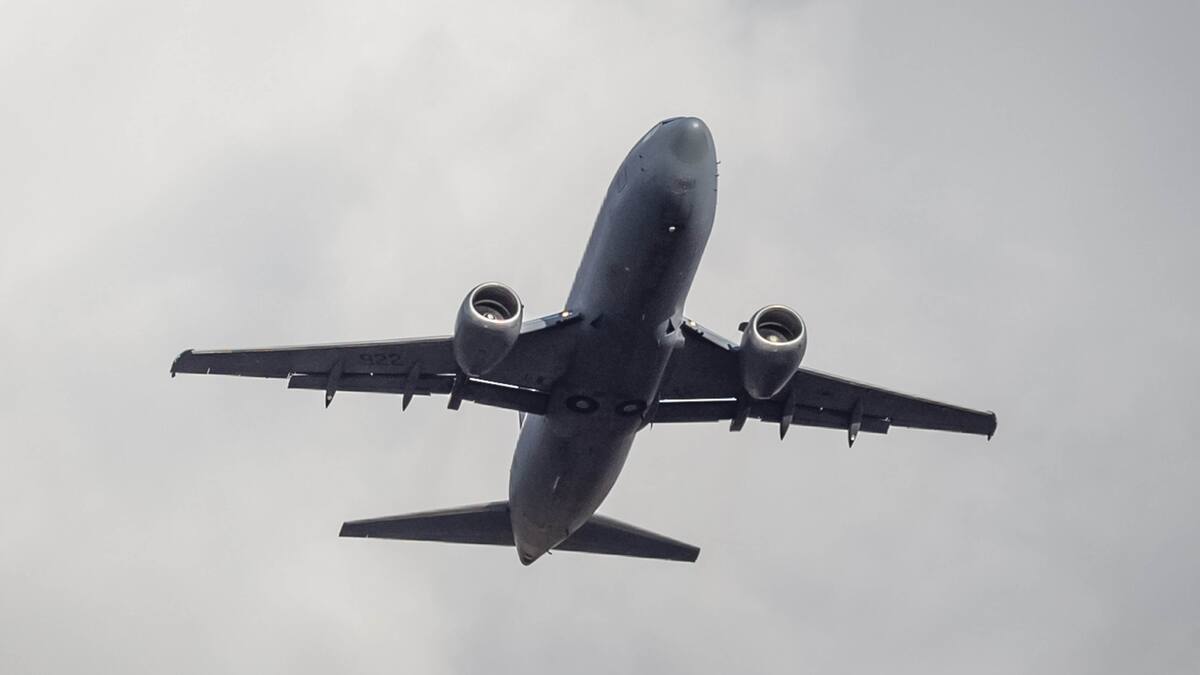Avión presidencial sufre retraso para aterrizar en Santiago por presencia masiva de aves