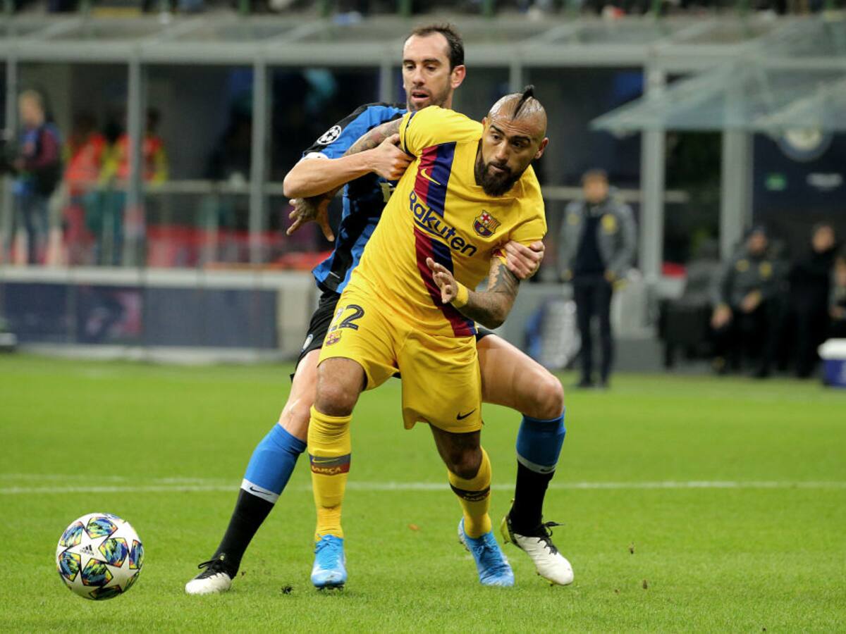 Medios italianos aseguraron que Vidal sería presentado este lunes en el Inter ante la inminente salida de Diego Godín