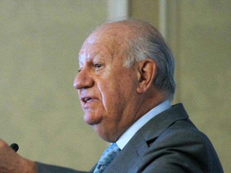 Ricardo Lagos anuncia serie de medidas pro equidad de género en caso de resultar presidente