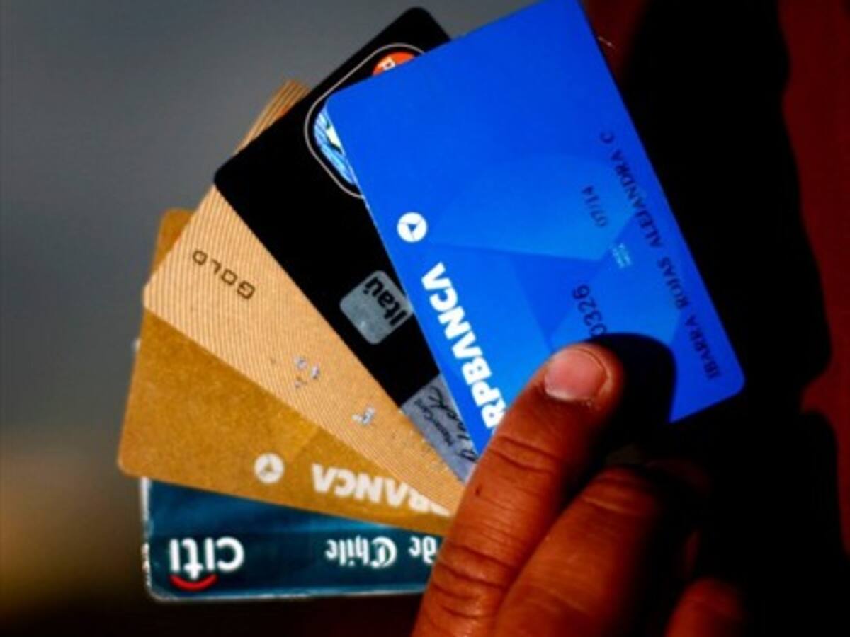 Sernac: Diferencias en pago en cuotas y avances en efectivo van desde un 77% a un 114%