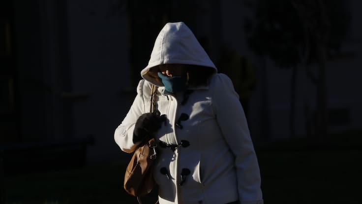 Frío polar en Santiago: emiten aviso por mínimas de hasta -4 °C en seis regiones de Chile este lunes