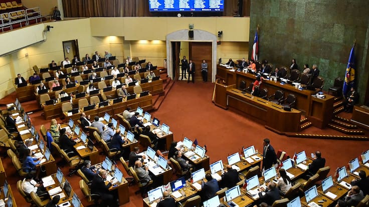 Megarreforma inicia trámite en el Senado y salario mínimo se discute en la Cámara