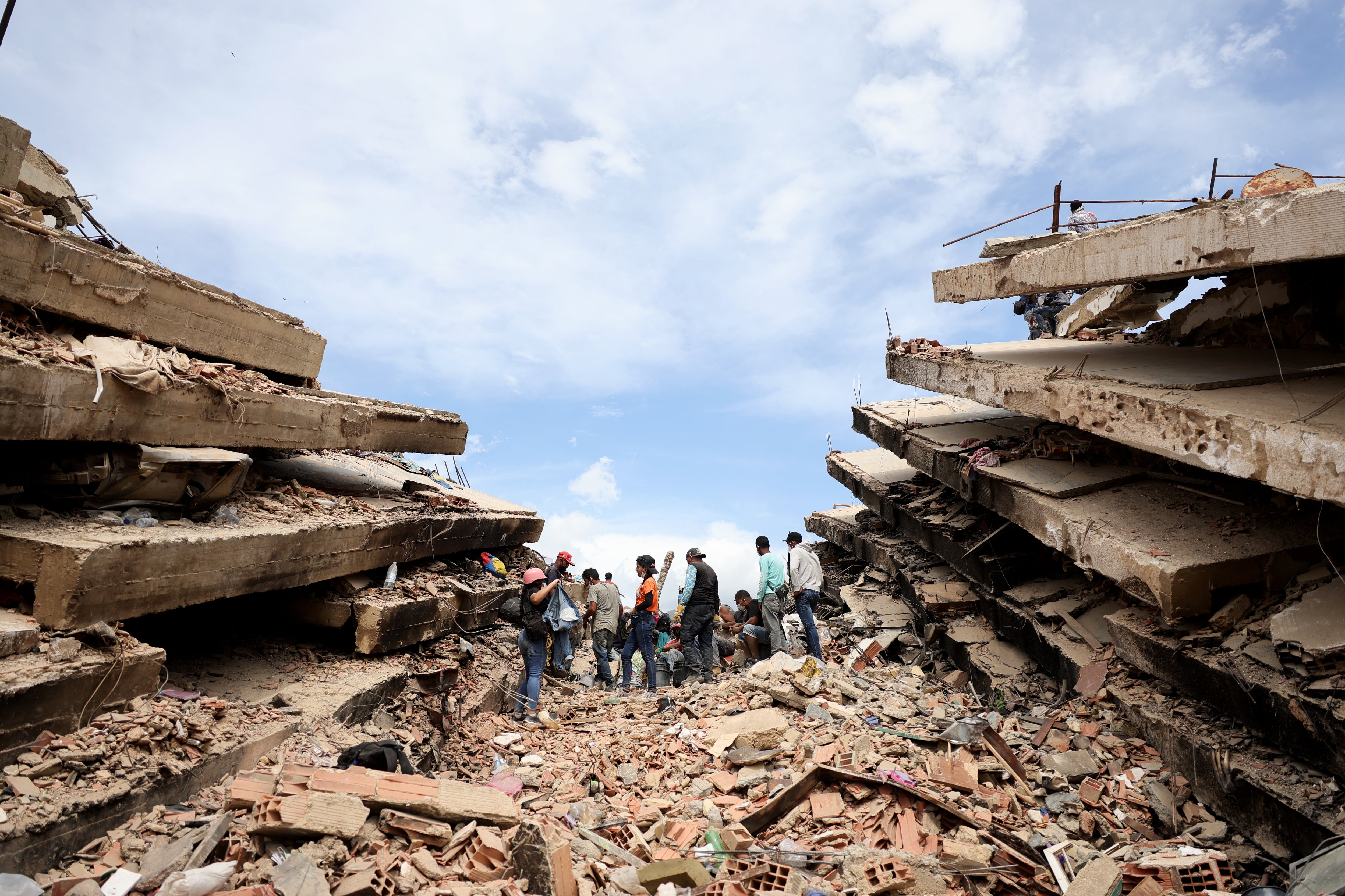 CARABELLADA, VENEZUELA - JUNE 28: Rescuers continue to search for victims and work at a collapsed building after a magnitude 7.2 earthquake struck Venezuela and other regions in the Caribbean, on June 28, 2026 in Carabellada, La Guaira, Venezuela. According to the U.S. Geological Survey (USGS), the main earthquake on June 24, 2026 was followed by a 7.5-magnitude aftershock less than a minute later. The number of fatal victims increased to more than 1000, while the number of injured people exceeded 3,000. More than 70,000 people are reported missing. (Photo by Jesus Vargas/Getty Images)