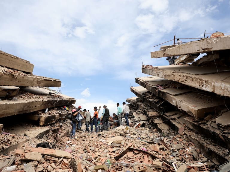 CARABELLADA, VENEZUELA - JUNE 28: Rescuers continue to search for victims and work at a collapsed building after a magnitude 7.2 earthquake struck Venezuela and other regions in the Caribbean, on June 28, 2026 in Carabellada, La Guaira, Venezuela. According to the U.S. Geological Survey (USGS), the main earthquake on June 24, 2026 was followed by a 7.5-magnitude aftershock less than a minute later. The number of fatal victims increased to more than 1000, while the number of injured people exceeded 3,000. More than 70,000 people are reported missing. (Photo by Jesus Vargas/Getty Images)