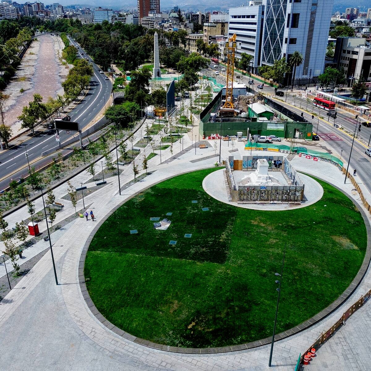 Remodelación de Plaza Baquedano cambia el flujo vehicular: estudio revela fuerte caída de velocidad en hora punta
