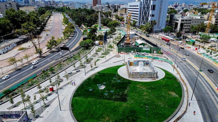 Remodelación de Plaza Baquedano cambia el flujo vehicular: estudio revela fuerte caída de velocidad en hora punta