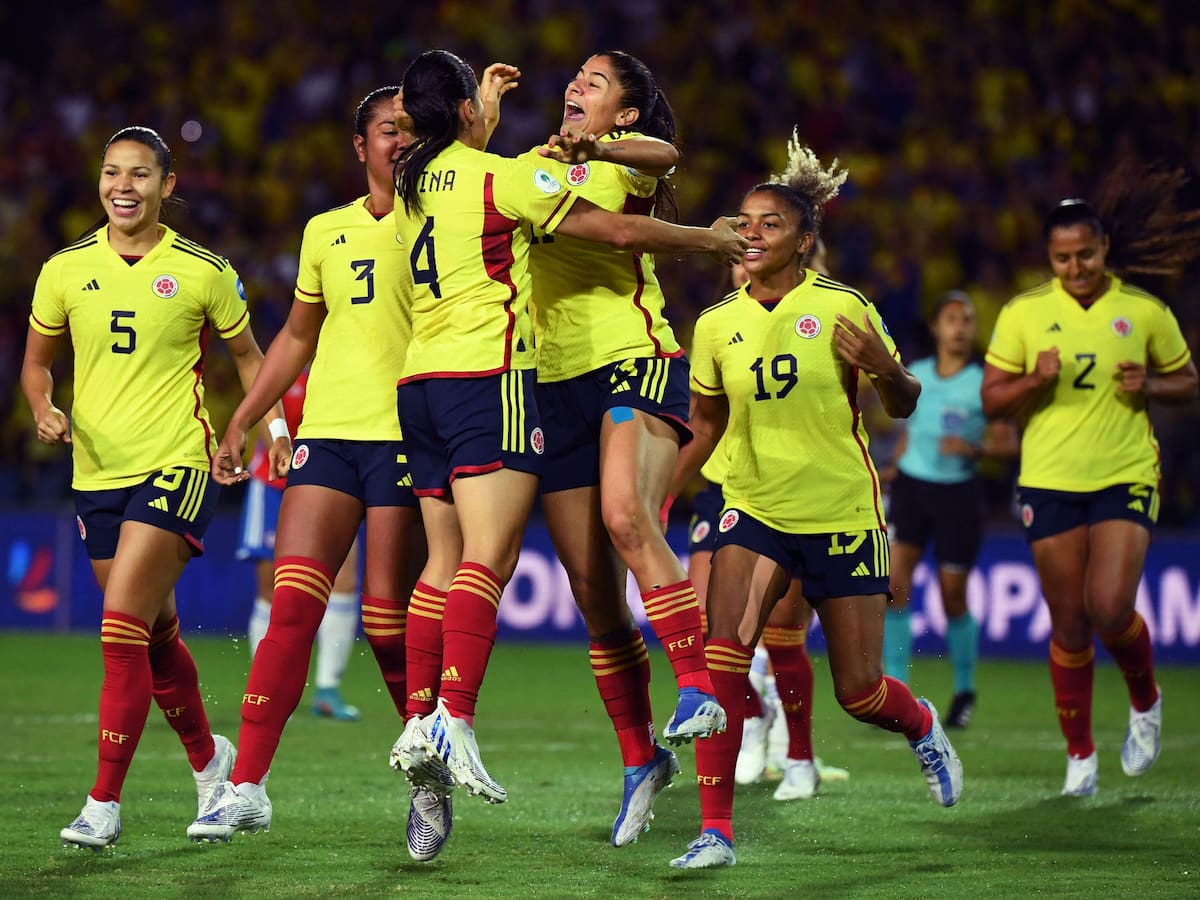 La Roja femenina cayó goleada ante Colombia, pero disputará un cupo por el repechaje mundialista ante Argentina o Venezuela