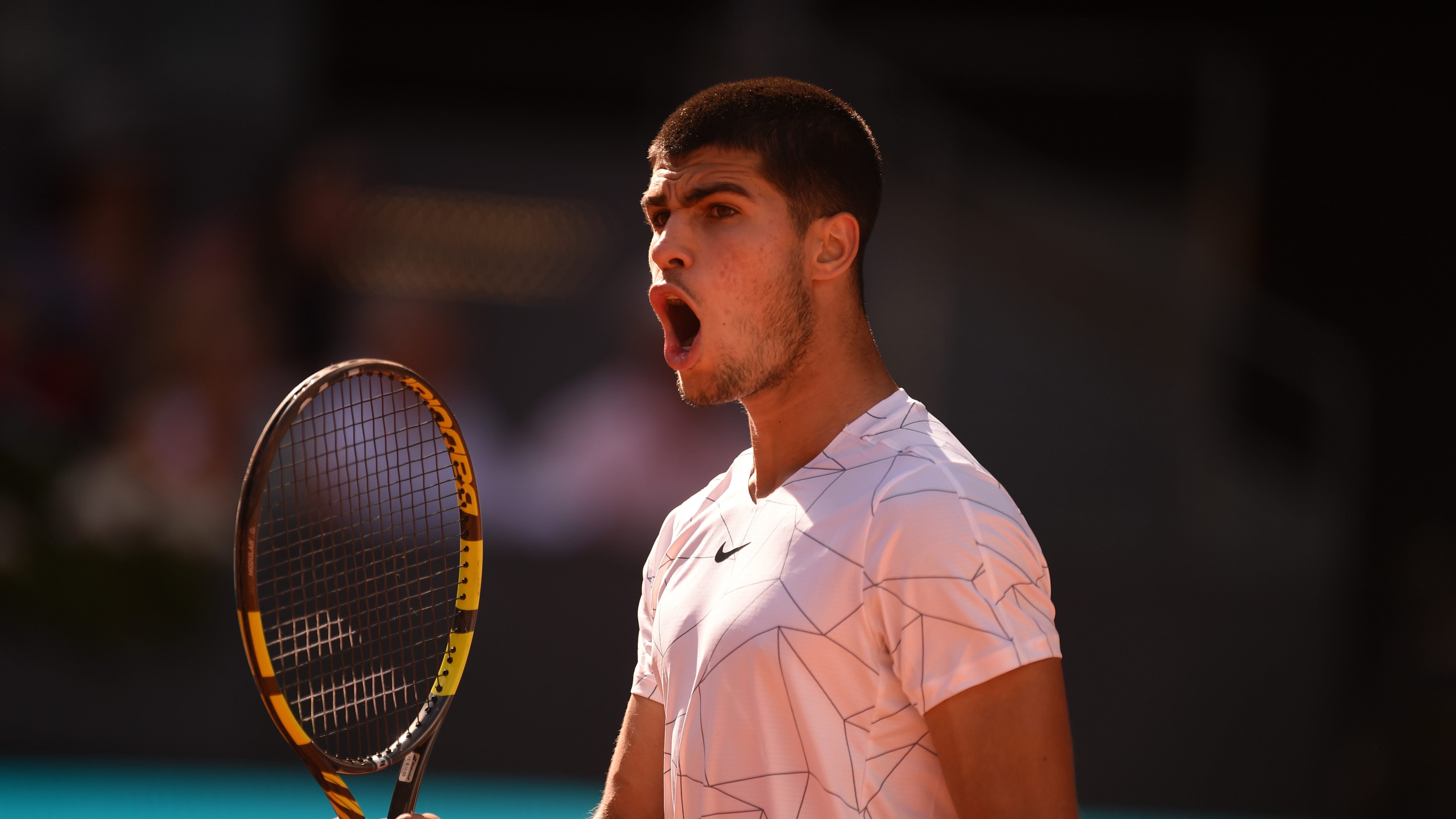 Carlos Alcaraz hace historia y derrota a Rafael Nadal en Madrid