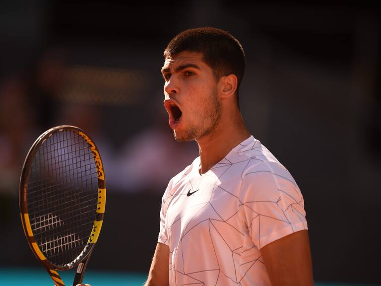 Carlos Alcaraz hace historia y derrota a Rafael Nadal en Madrid