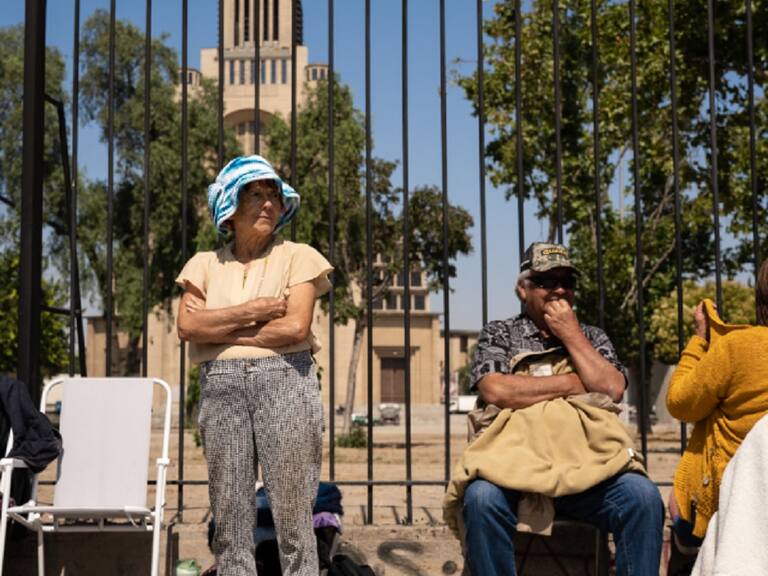 Carpas y fervor absoluto: más de mil personas acampan esperando a la sanadora Leda Bergonzi en Maipú