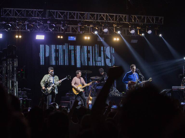 Descontrol de calidad: el exitoso regreso de los Pettinellis en la celebración de sus 20 años