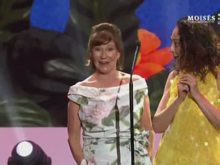 El bochornoso momento en los Premio Caleuche que fue viral en redes: “Voy a improvisar...”