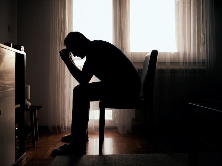 Enzo Arias, psicólogo: “Quienes se enfocan excesivamente en el pasado, presentan mayores niveles de tristeza”