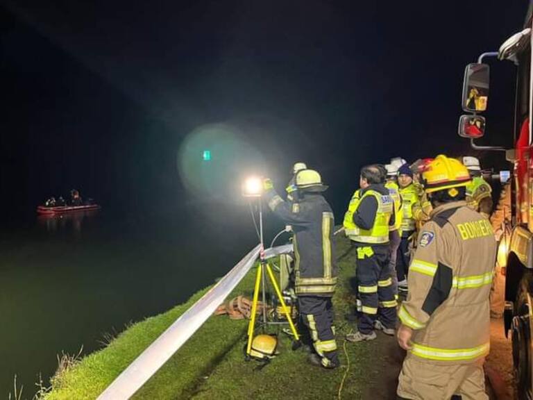 Dos personas mueren en La Unión tras caer con vehículo al Río Bueno