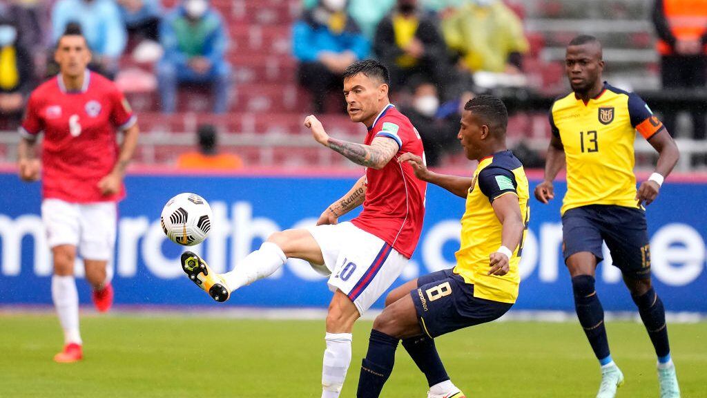 Charles Aránguiz no será titular en Chile ante Colombia