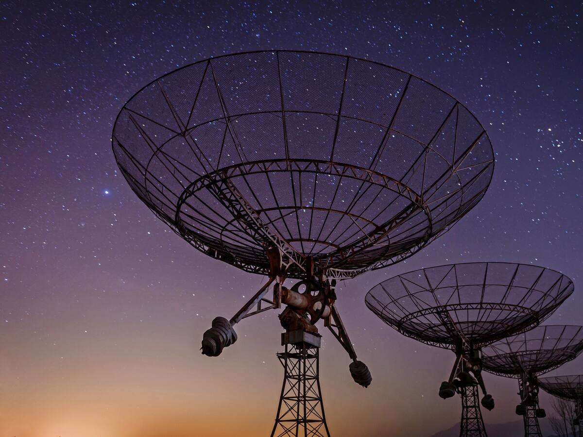 Estudio revela que la Tierra podría ser detectada por extraterrestres gracias a sus señales tecnológicas