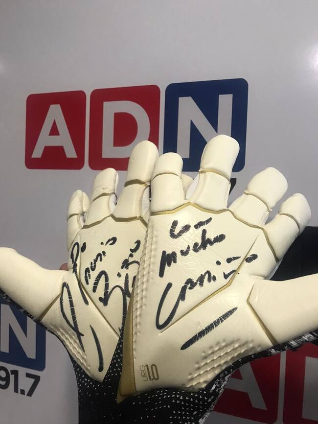 Guantes de Claudio Bravo