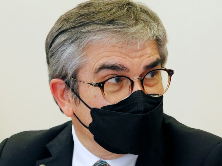 Mario Marcel anuncia nueva alza en el precio de los combustibles: «No nos vamos a salir de la banda en la magnitud de la semana pasada»