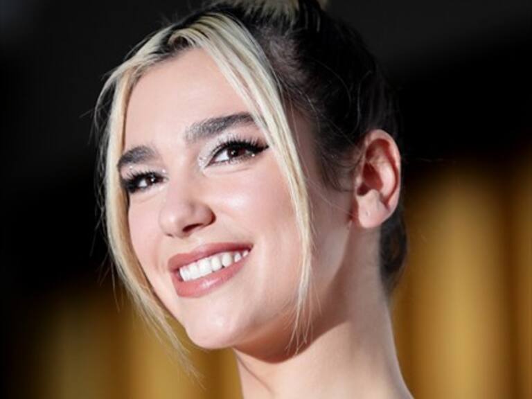 Dua Lipa reveló el nombre de su nuevo álbum con un sutil tatuaje en el brazo