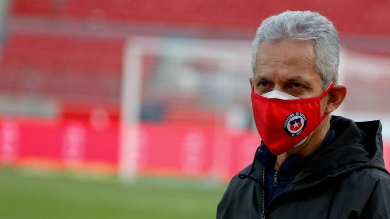 13 de Noviembre del 2020/SANTIAGOEl director tecnico de Chile, Reinaldo Rueda ,durante el partido valido por la Fase de Grupos 3/18 por la clasificación de Conmebol para la Copa Mundial de Fútbol Qatar 2022, entre Chile vs Peru, disputado en el Estadio Nacional.
FOTO:FRANCISCO LONGA/AGENCIAUNO