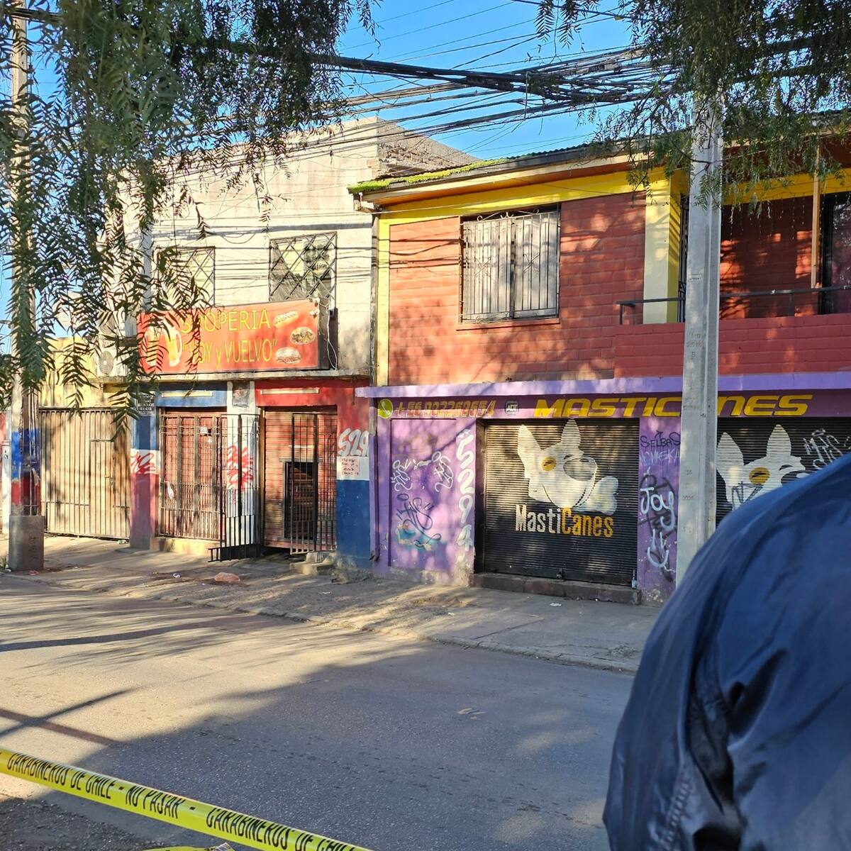 Habría recibido al menos 12 disparos en la cabeza: hombre fue asesinado al interior de un bar en Conchalí