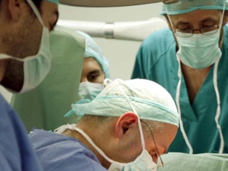 Realizan la primera reconstrucción de pene en Chile