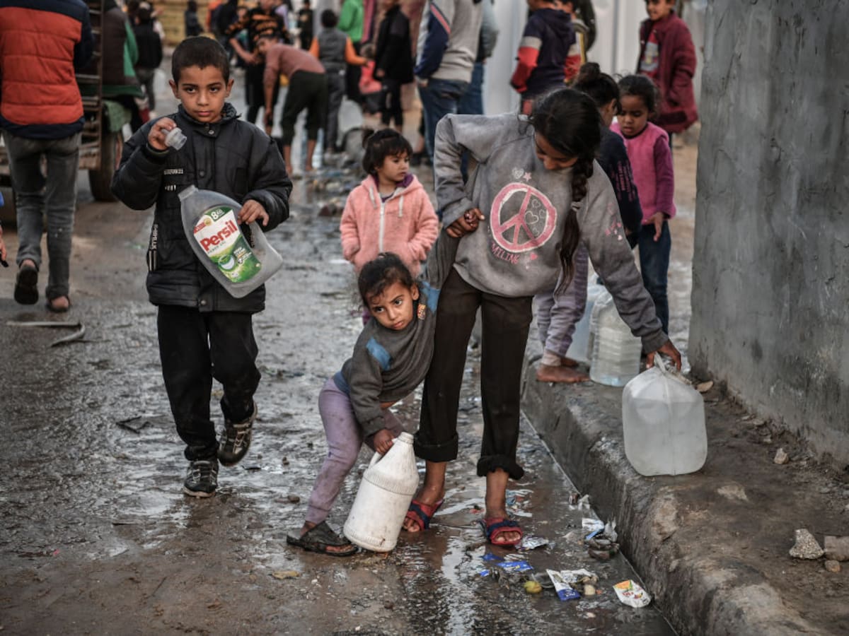 Agencia para Refugiados de ONU prevé “una catástrofe” ante éxodo forzado de palestinos a Egipto
