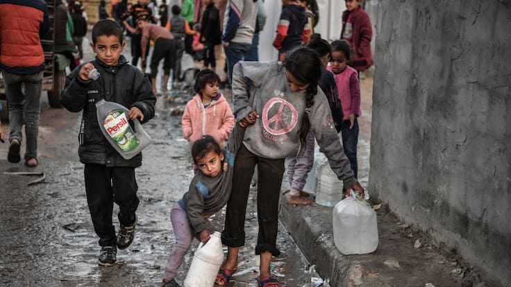 Agencia para Refugiados de ONU prevé “una catástrofe” ante éxodo forzado de palestinos a Egipto