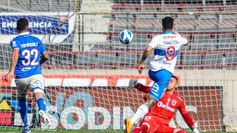 Fernando Zampedri amplía su registro goleador en el Clásico Universitario y con la camiseta de la UC