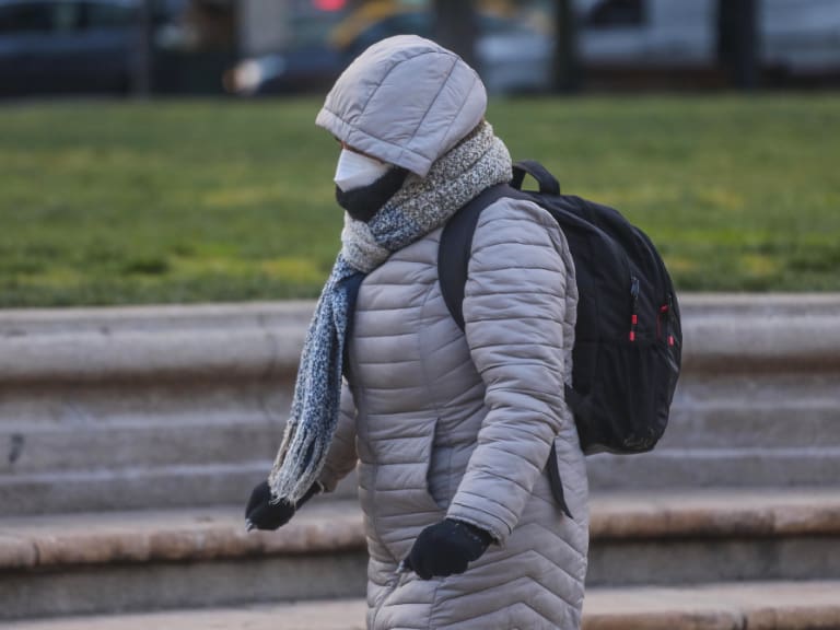 Frío extremo en Santiago: prevén temperaturas cercanas al “punto de congelación” y estas comunas tendrán 0°C