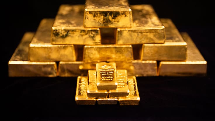 Escándalo en la CIA: detienen a ex alto cargo con $40 millones de dólares en lingotes de oro y un botín de lujo