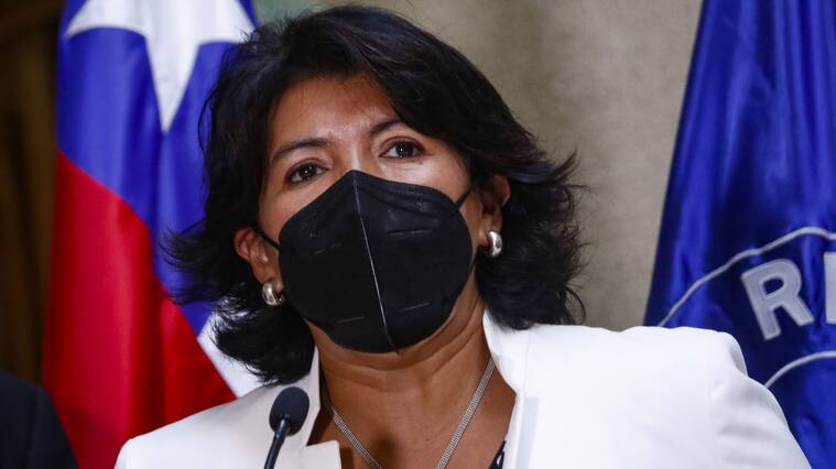 10 DE MARZO DE 2021/VALPARAISOLa senadora Yasna Provoste, en medio de un punto de prensa, en donde senadores de oposocion le entregan su apoyo para asumir en la Presidencia del Senado.
FOTO: LEONARDO RUBILAR CHANDIA/AGENCIAUNO