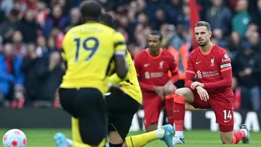 Premier League: jugadores deciden arrodillarse solo en ciertos partidos elegidos por ellos