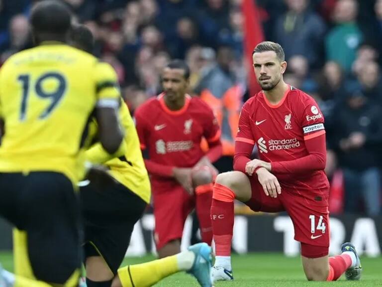 Premier League: jugadores deciden arrodillarse solo en ciertos partidos elegidos por ellos