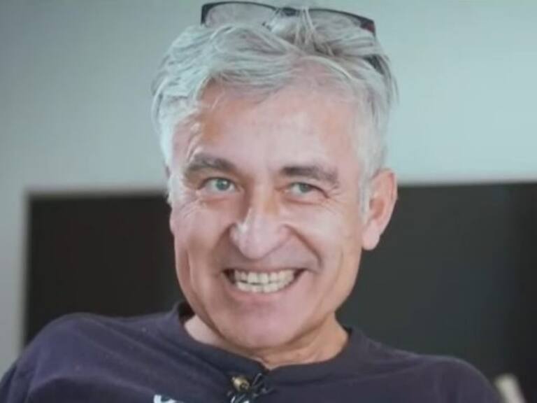 Jorge González fue a votar a local de votación en el que se encontraba la prensa... ¡Y nadie lo vio!