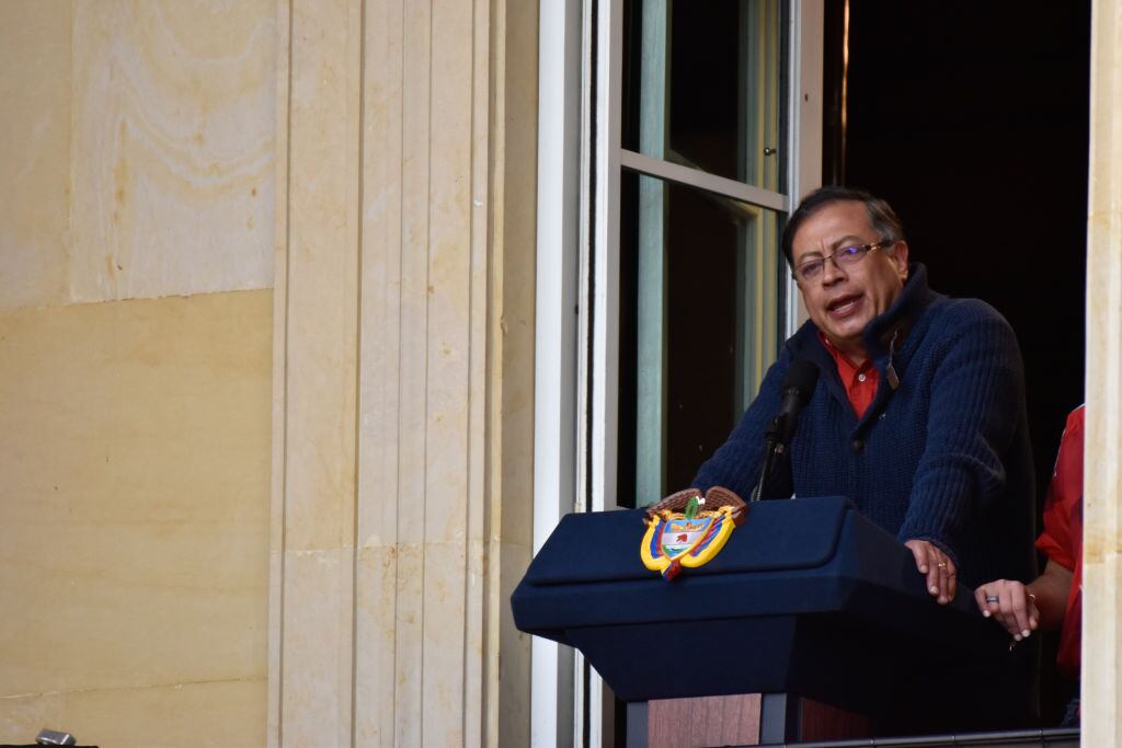 El presidente de Colombia, Gustavo Petro, habla ante sus seguidores en Bogotá