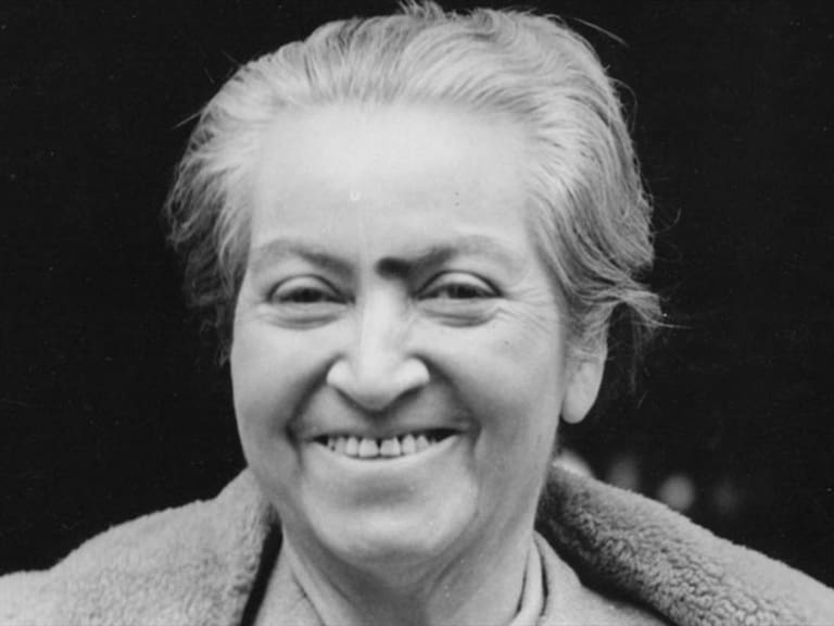 Entrelíneas: El Día del Profesor y la importancia de Gabriela Mistral como educadora
