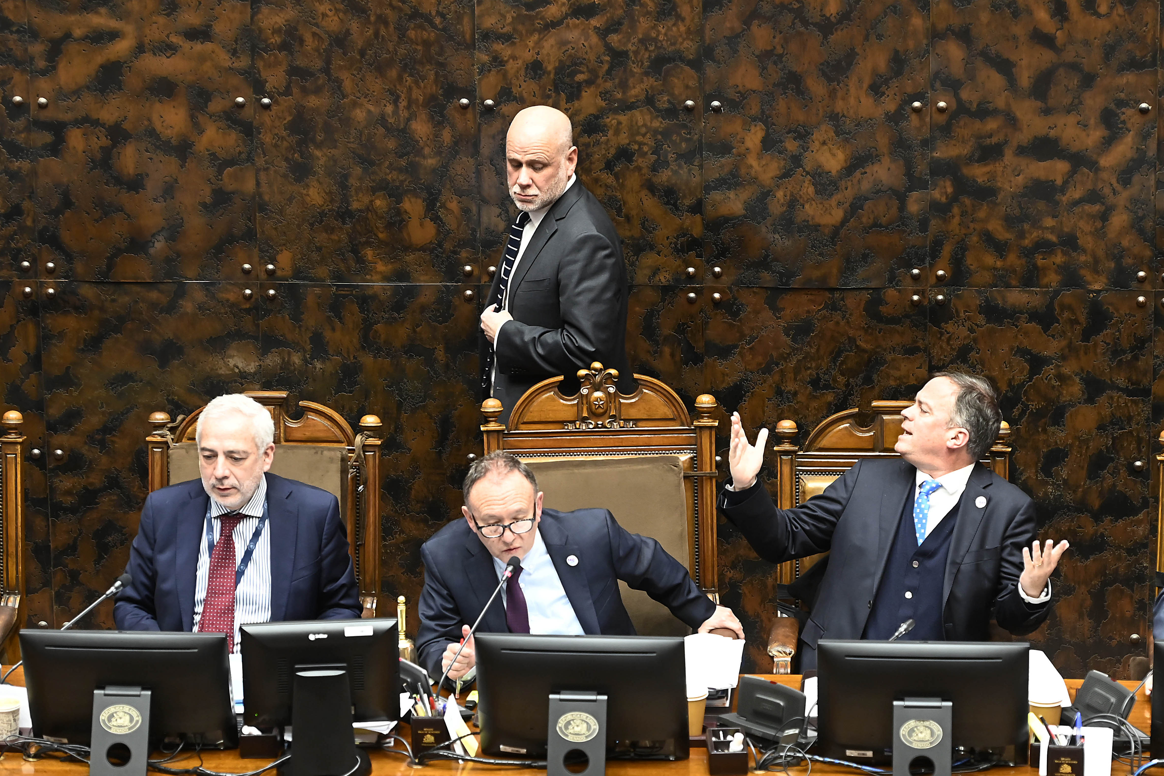 Tras rechazo de multa al voto obligatorio: Congreso solicita al Gobierno vetar proyecto de doble jornada electoral