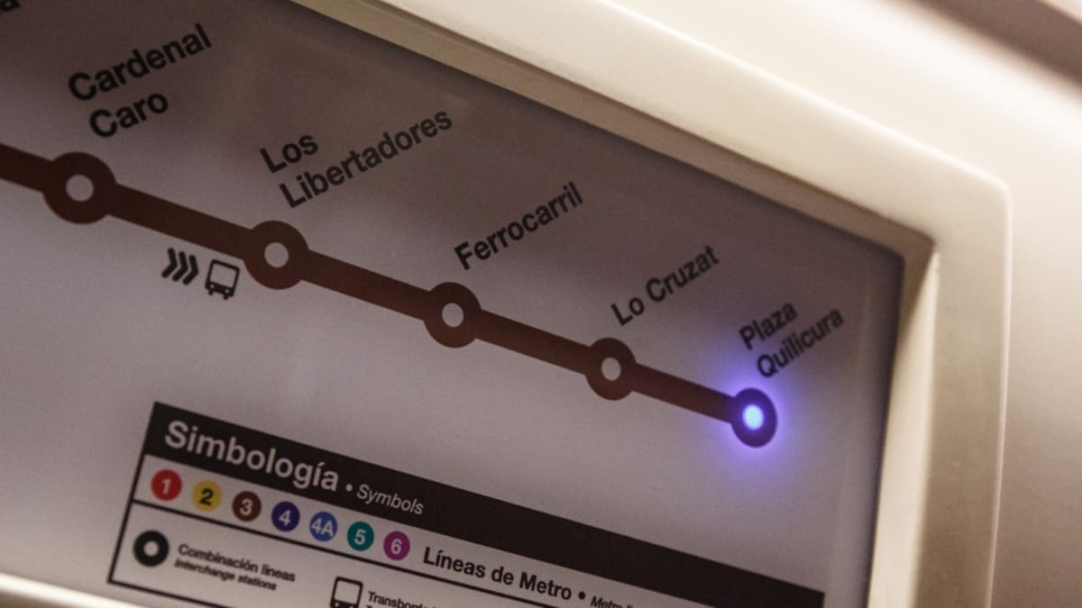 Metro de Santiago informa normalización del servicio en Línea 3 tras falla técnica