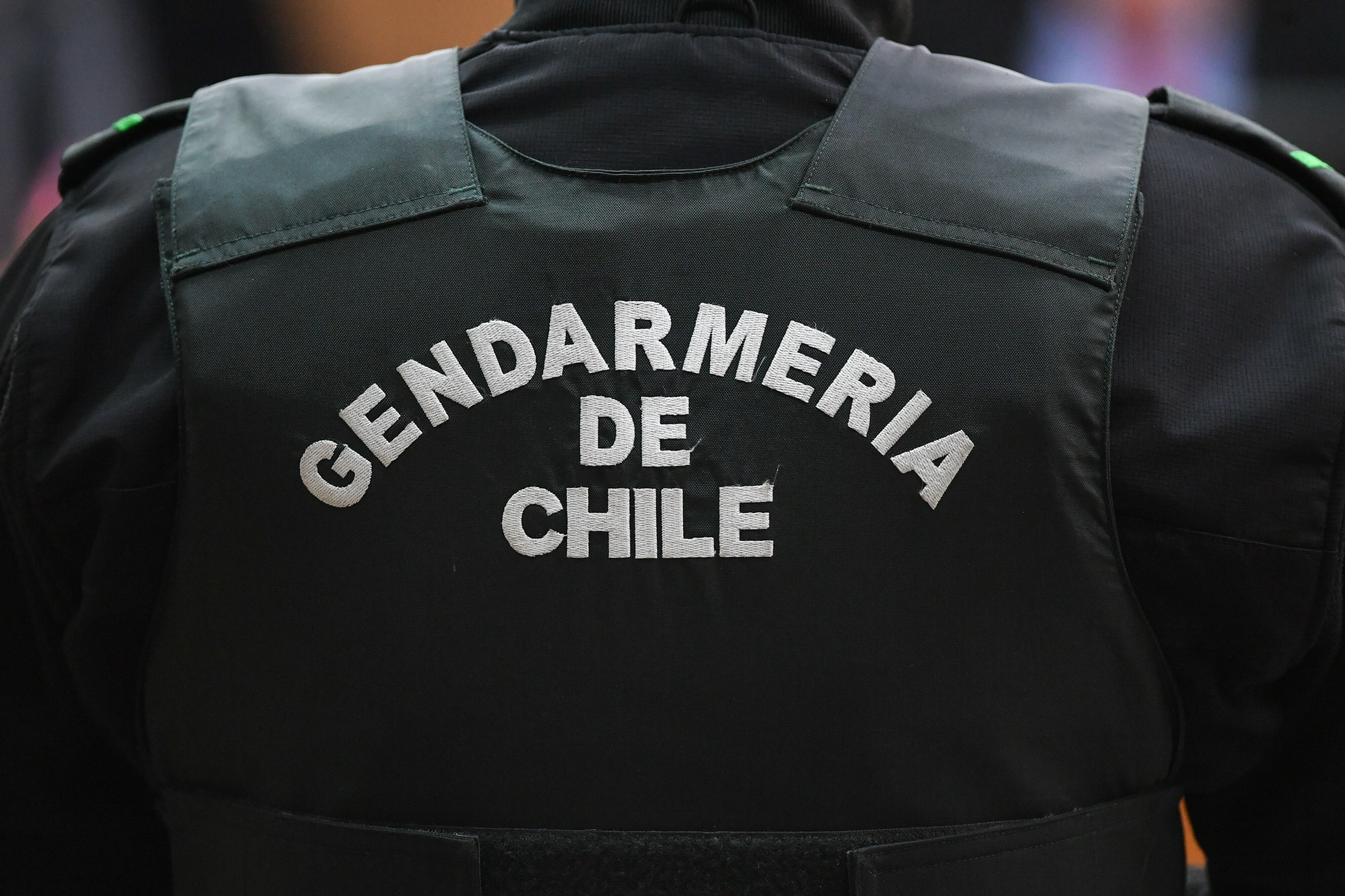 Cuatro funcionarios de Gendarmería detenidos: qué se sabe de la investigación por compras públicas