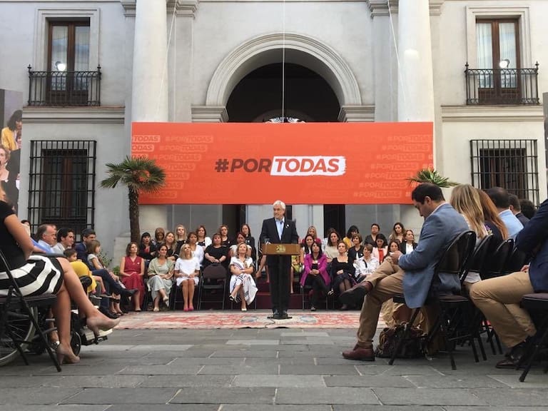 Sebastián Piñera encabezó conmemoración de un nuevo Día Internacional de la Mujer en La Moneda