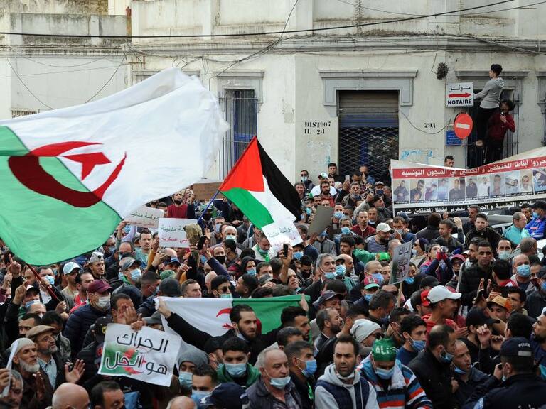 Protestas anti gobierno en la ciudad de Argel
