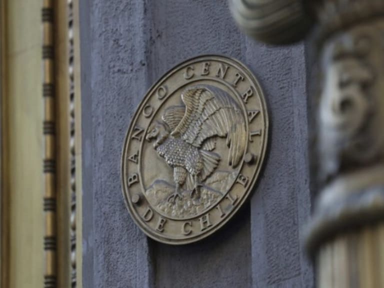 Imacec de septiembre: economía chilena decepciona y registra nulo crecimiento, según el Banco Central