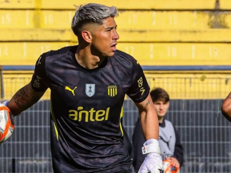 Brayan Cortés festeja su segundo título en cuatro días con Peñarol