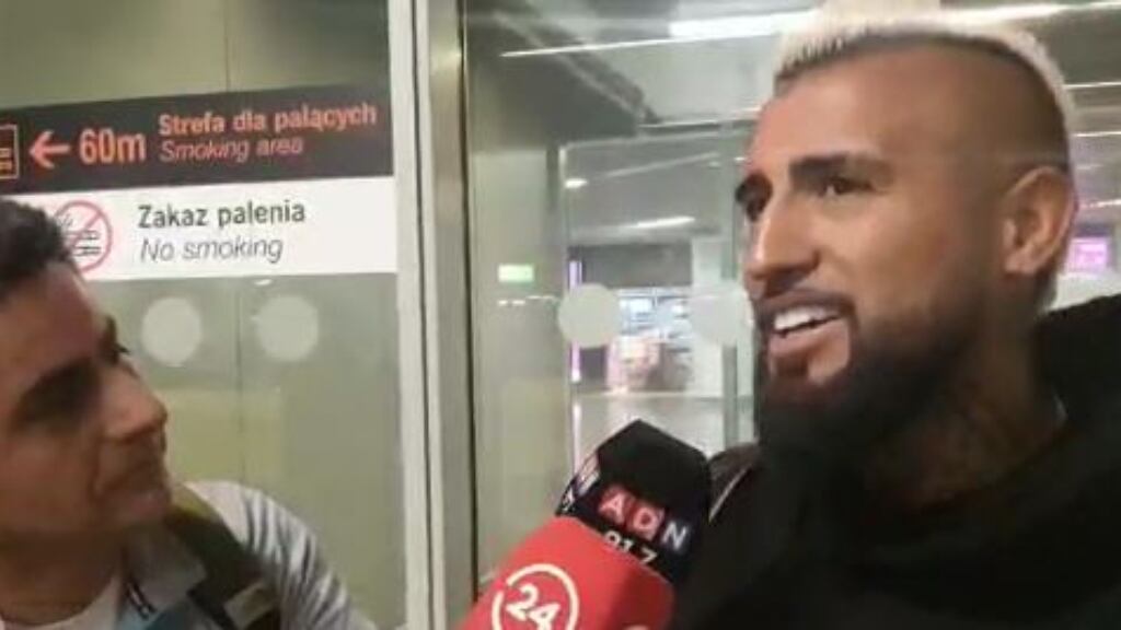 Arturo Vidal llega a Polonia para jugar por La Roja: "Siempre quiero estar en la selección, ojalá hasta que me retire"