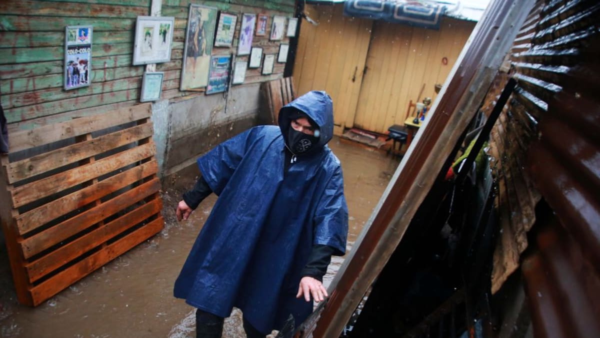 Balance por sistema frontal en Chile: más de 40 casas con daños, rutas cortadas y clases suspendidas
