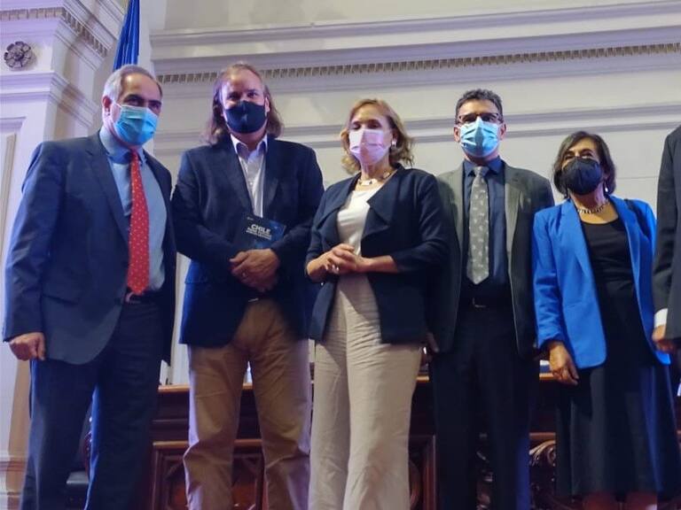 Senador Guido Girardi presentó su libro «Chile tiene Futuro, desde sus territorios»