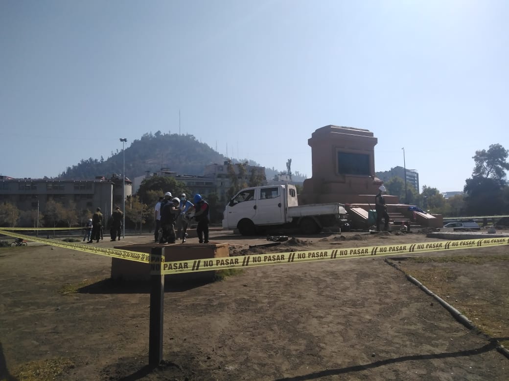 Instalan reja de protección en Baquedano / ADN.CL