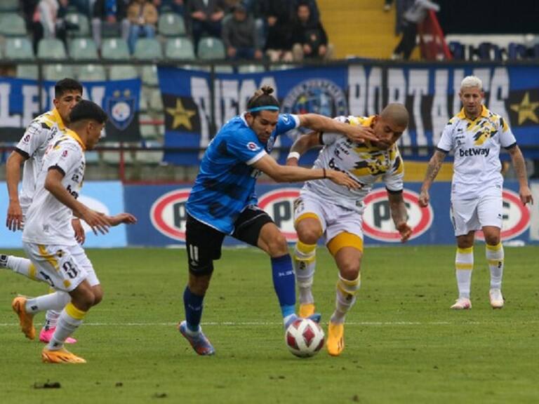 Huachipato desperdició la opción de acortar distancias con Cobresal en el liderato tras igualar ante Coquimbo