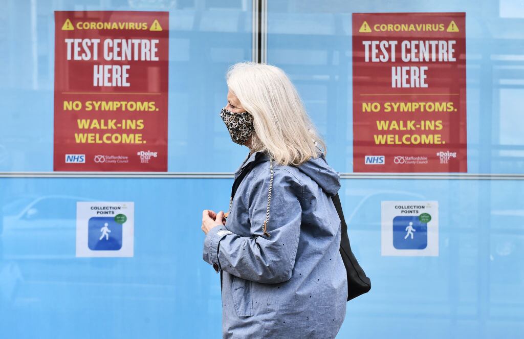 Carteles llaman a realizar el test del Covid-19 en Newcastle
